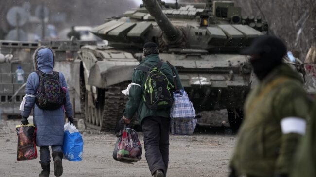Ucrania afirma que Mariúpol resiste y que las tropas rusas se están quedando sin suministros