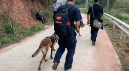 Aparece una de las cajas negras del avión chino accidentado, pero sin rastro de supervivientes