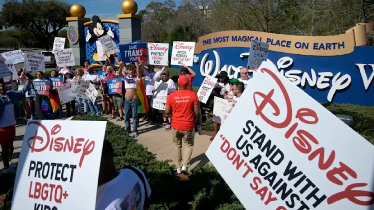 Empleados de Disney protestan por la respuesta de la compañía a ley «No digas gay» de Florida
