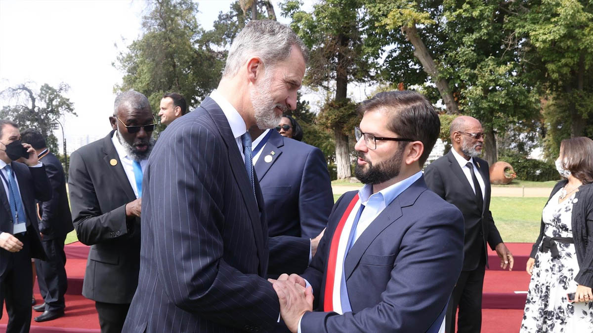 Malestar en La Zarzuela con Boric por decir que Felipe VI llegó tarde a su toma de posesión