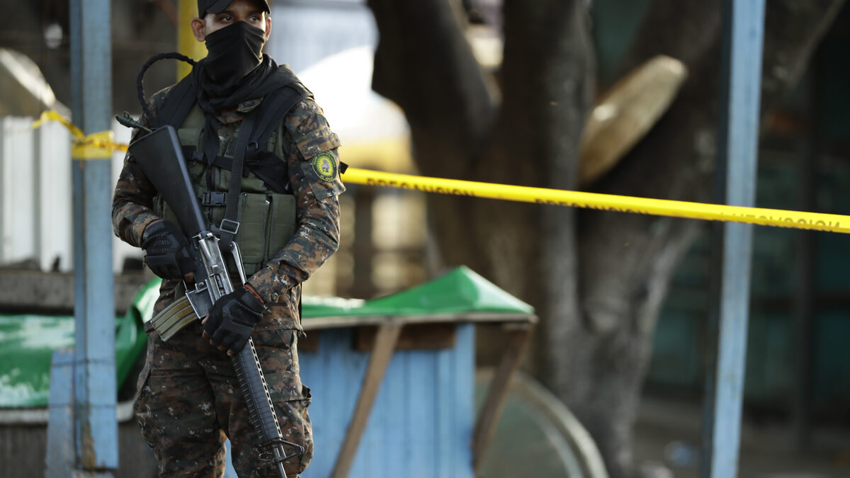 El Salvador decreta el régimen de excepción para frenar un «incremento desmedido» de asesinatos