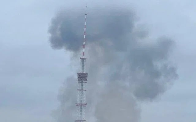 Al menos 9 muertos por un bombardeo a una torre de televisión al oeste de Ucrania