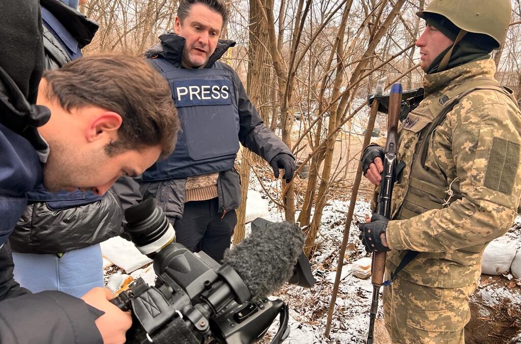 (VÍDEO) La aplaudida actitud del corresponsal de TVE en Ucrania: «El periodista no ha de ser la noticia»