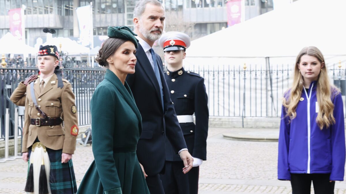 Los Reyes asisten al servicio religioso por el Duque de Edimburgo en presencia de Isabel II