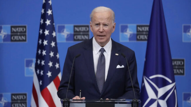 Biden asegura que Estados Unidos "responderá" si Rusia emplea armas químicas en Ucrania
