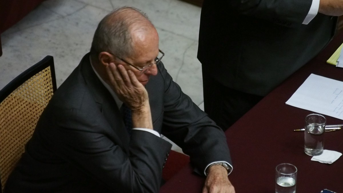 Un juez prohíbe al expresidente Kuczynski abandonar Perú mientras sea investigado