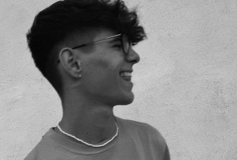 Manu Erena, el poeta de 16 años que pulveriza las listas de ventas