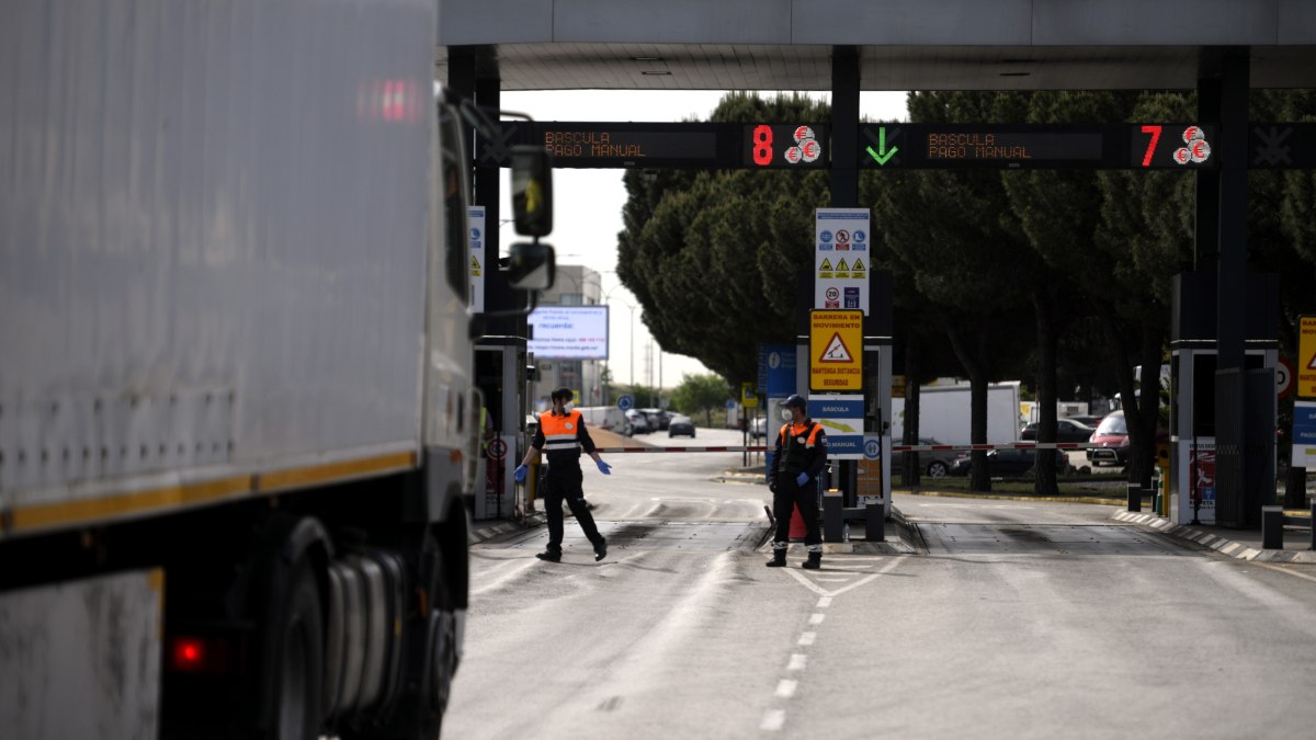 Cuarta jornada de paro de los transportistas: la gran industria podría parar fábricas ante el colapso