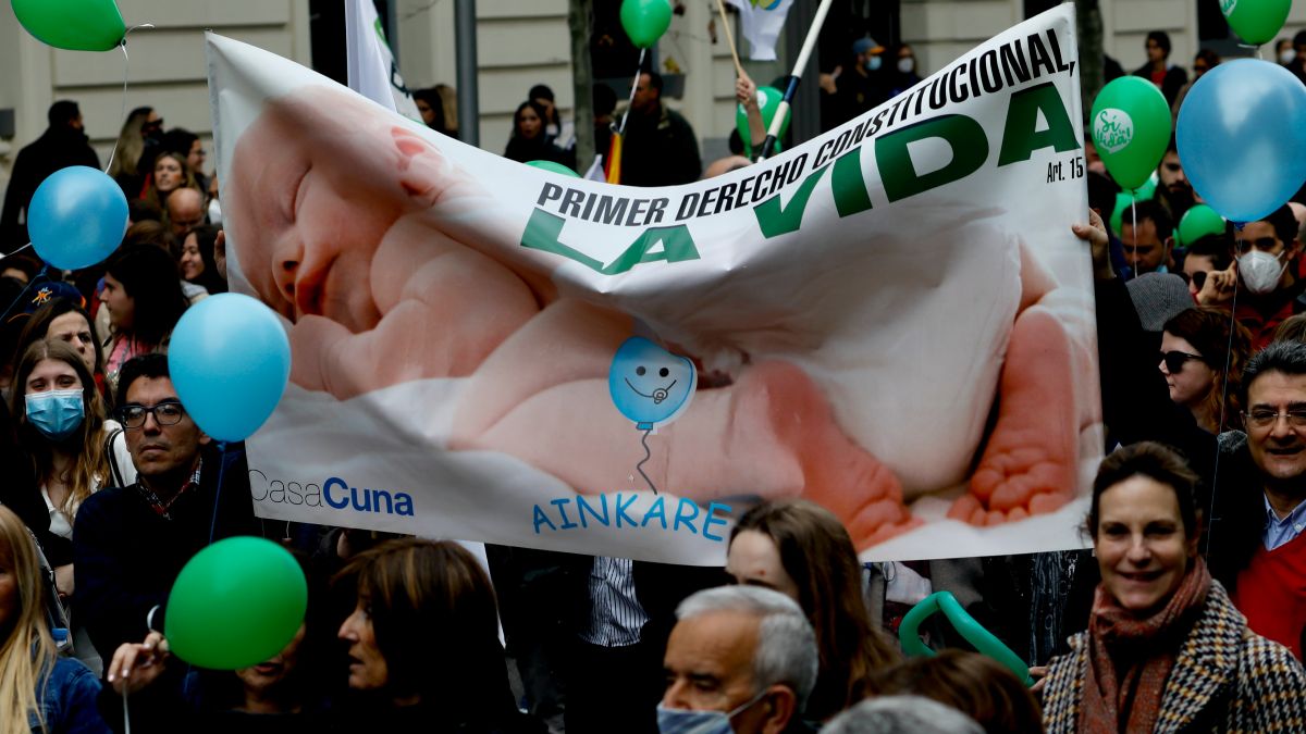 Unas 9.000 personas se manifiestan contra el aborto y la eutanasia en Madrid