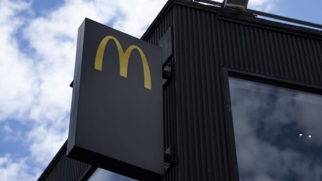 McDonald's se suma a las sanciones contra Rusia: cierra 850 locales y suspende sus operaciones en el país