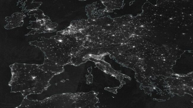 La NASA muestra imágenes satelitales de una Ucrania a oscuras por la guerra