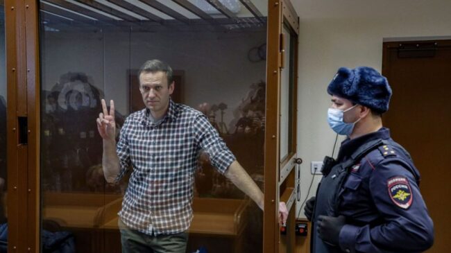 Rusia declara culpable de estafa al líder opositor Navalni: piden 13 años más de cárcel