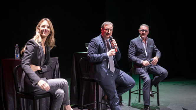 Vídeo completo y fotogalería del acto de presentación del libro de Álvaro Nieto