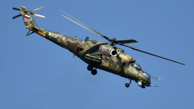(VÍDEO) El momento en que un misil ucraniano derriba un helicóptero de combate ruso