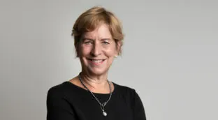 Vivian Schiller: «Internet ha hecho florecer diferentes tipos de periodismo que nunca antes habían sido posibles»