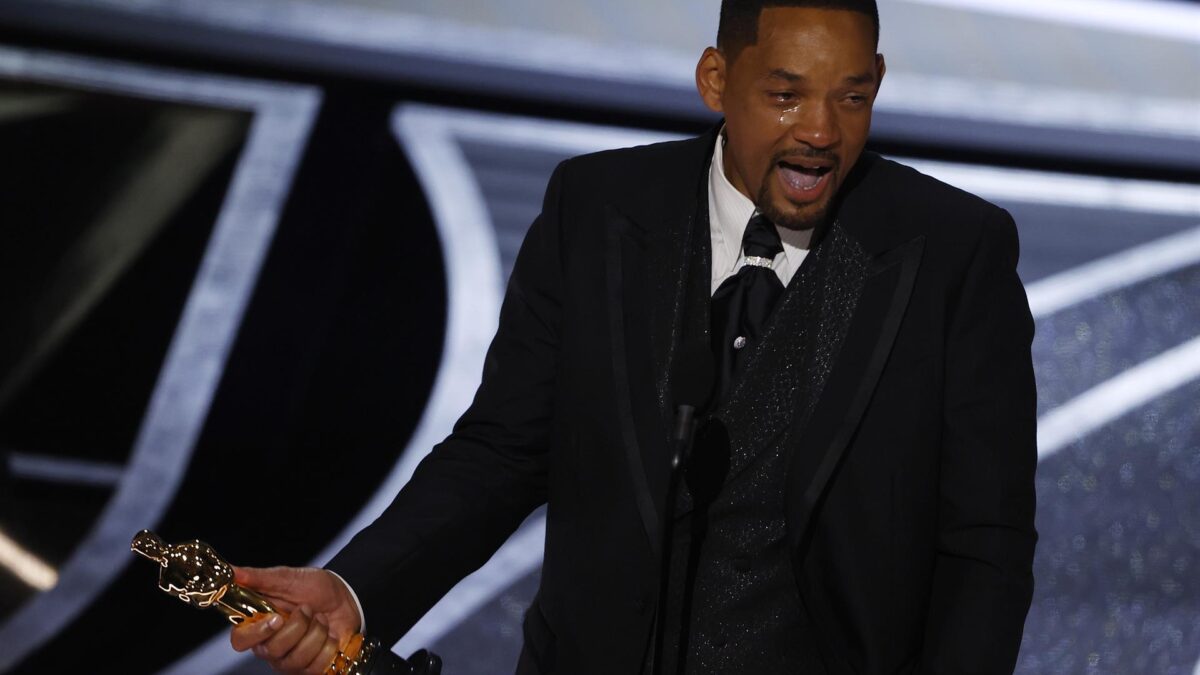 Los Óscar condenan la bofetada de Will Smith y estudiarán un castigo