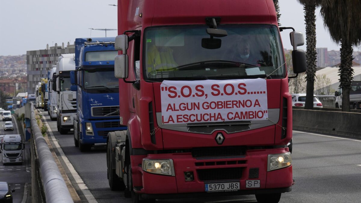 Octavo día de la huelga del transporte: los camiones vuelven a la calle a la espera de ser «escuchados»