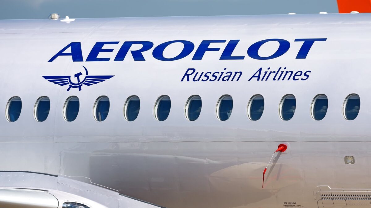Estados Unidos cierra su espacio aéreo a Rusia para «aislar y asfixiar su economía»