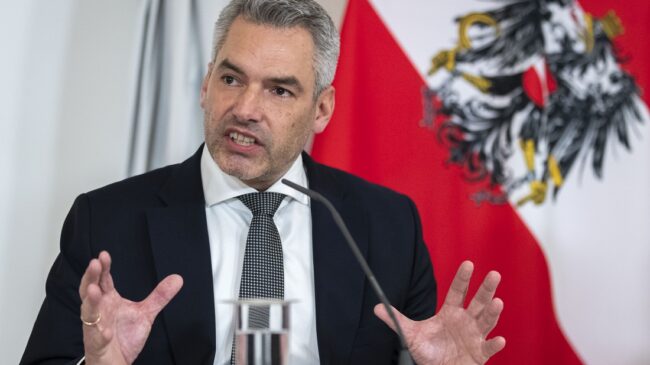 Austria suspende ahora la vacunación obligatoria: "No hay ninguna razón para ello"