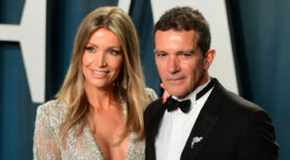 Antonio Banderas, muy enfadado tras ser pillado con otra mujer (que no es su novia)