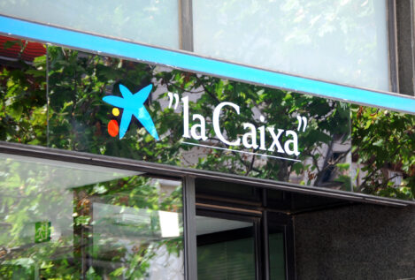 Europa deja la atención presencial en banca mientras España dobla la tasa de sucursales 