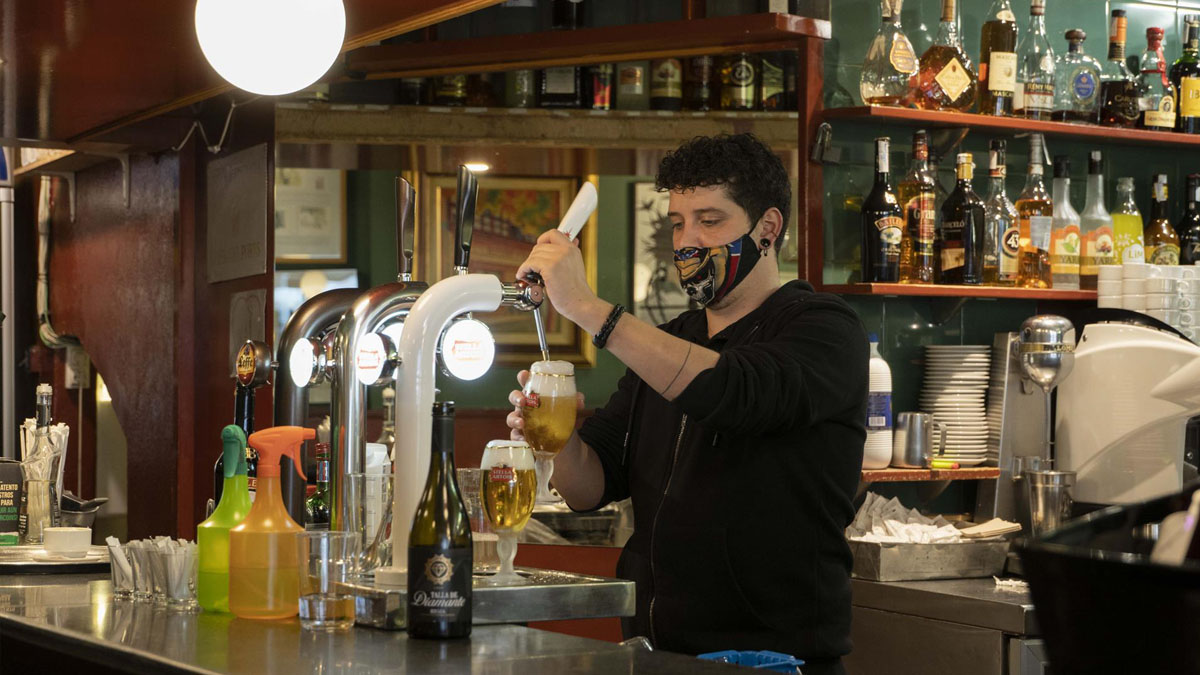 Heineken avisa de que el paro del transporte puede dejar sin sus cervezas a bares y restaurantes