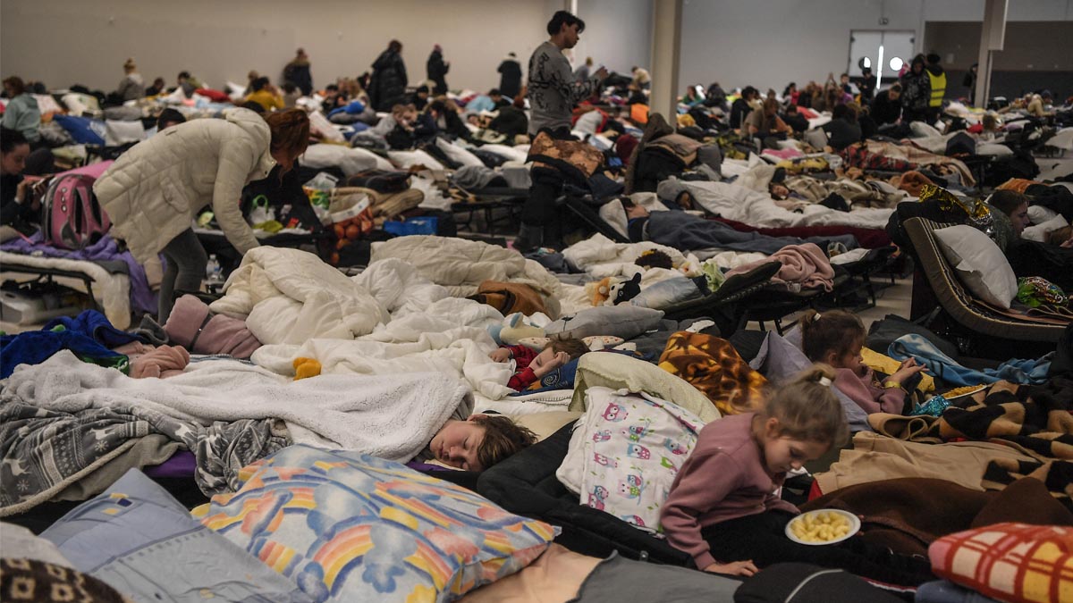 Caos, hacinamiento y posible trata, la terrible situación de algunos campos de ucranianos en Polonia