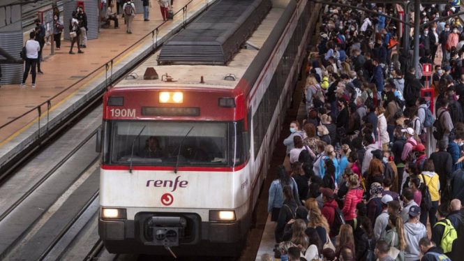 El Gobierno admite que favorece a Valencia con descuentos en Cercanías que no aplica en Andalucía
