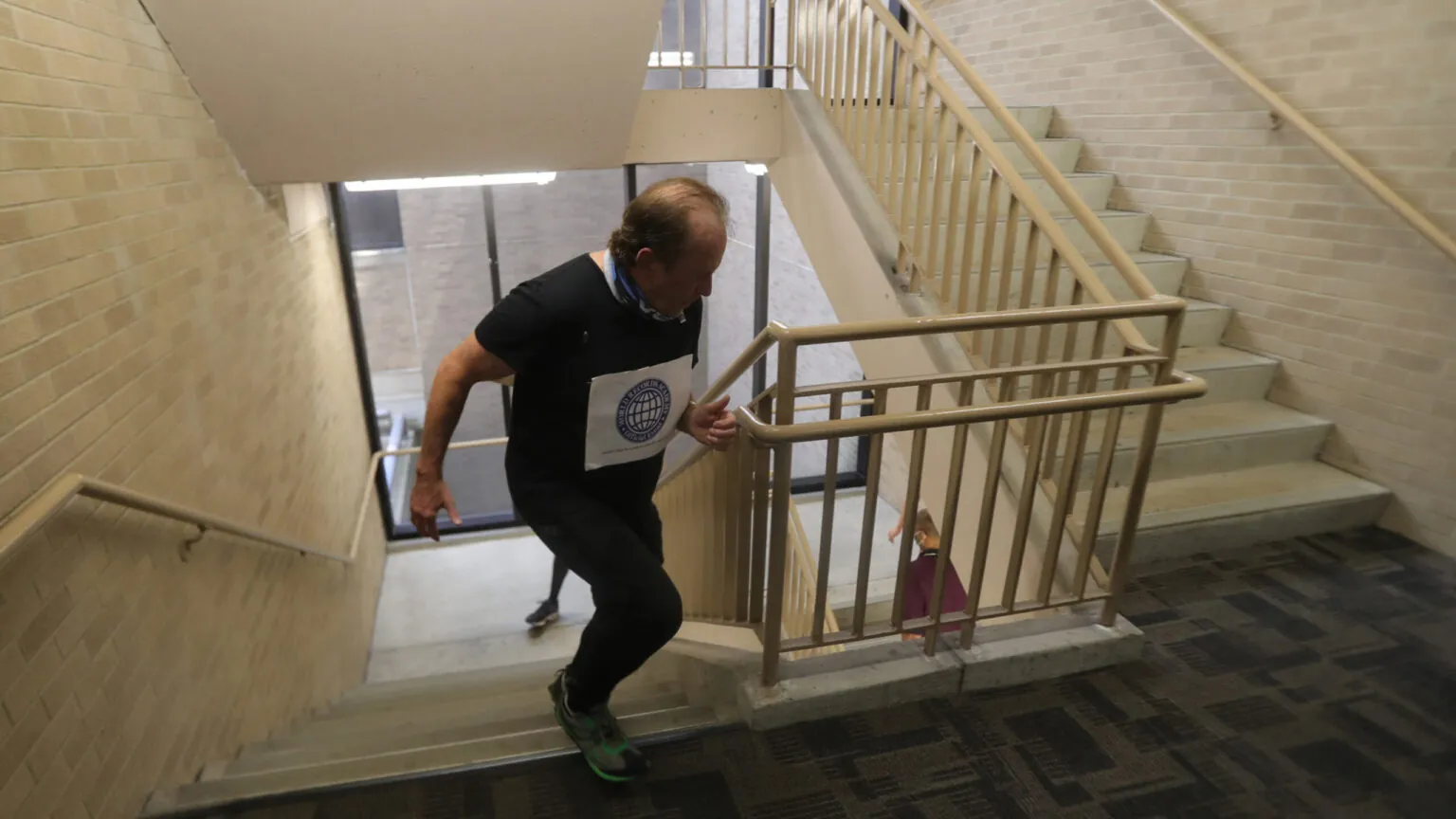 ¿Podría cambiarnos la vida subir por la escalera en vez de usar el ascensor?
