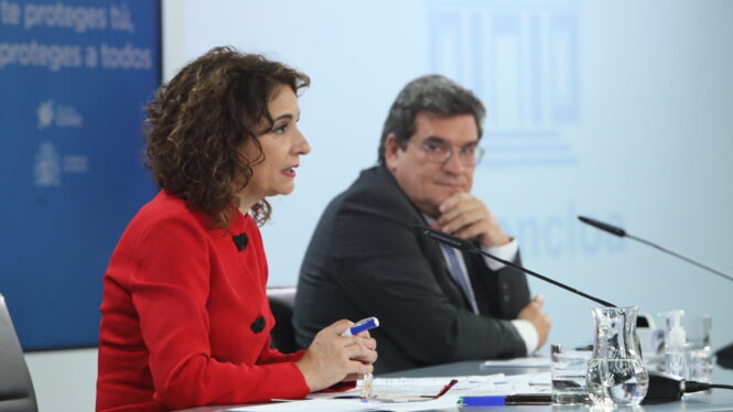 Miles de jubilados dejan España para cobrar su pensión en países con menos impuestos