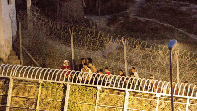Interior pondrá 'peines invertidos' en el trozo de la valla de Melilla donde saltaron los inmigrantes