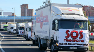 La organización convocante del paro de los transportistas estima un seguimiento del 80%