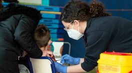 La vacuna de Pfizer es menos efectiva en los niños de entre 5 y 11 años que en los adultos