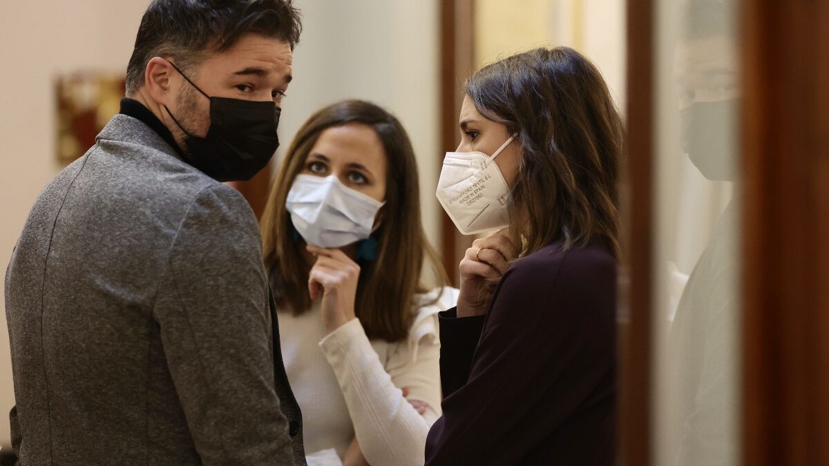 Sánchez cerró con Díaz el envío de armas al margen de la «frivolidad de las ministras» de Podemos