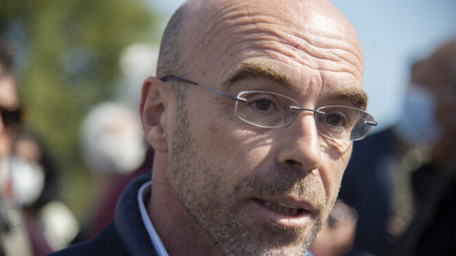 Vox, dispuesto a pactar con Feijóo para impulsar una alternativa