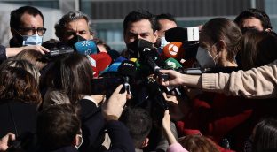 Juanma Moreno «esperanzado» por haberse «encauzado el conflicto» en el PP