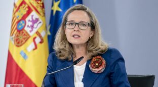 Calviño asegura que la respuesta a la guerra se basa en «unidad, determinación y solidaridad»