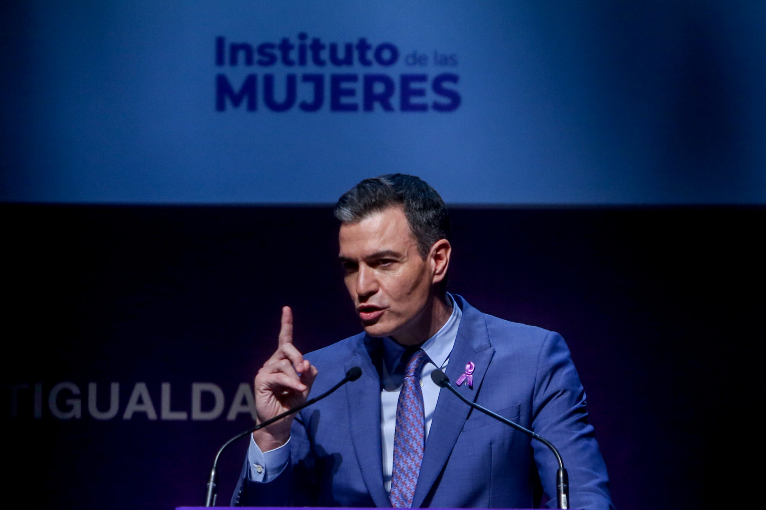 Sánchez defiende el feminismo para tener «mejores» democracias