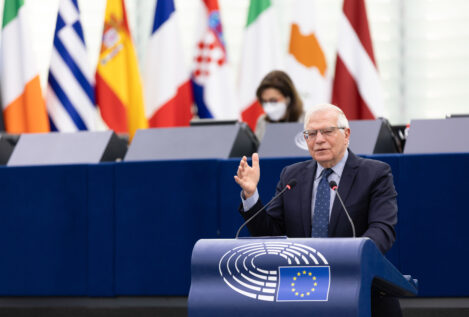 Borrell pide a los europeos bajar la calefacción