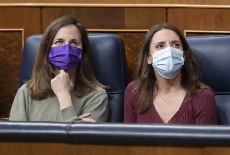 El Gobierno reconoce por primera vez que las madres matan a sus hijos tanto como los padres