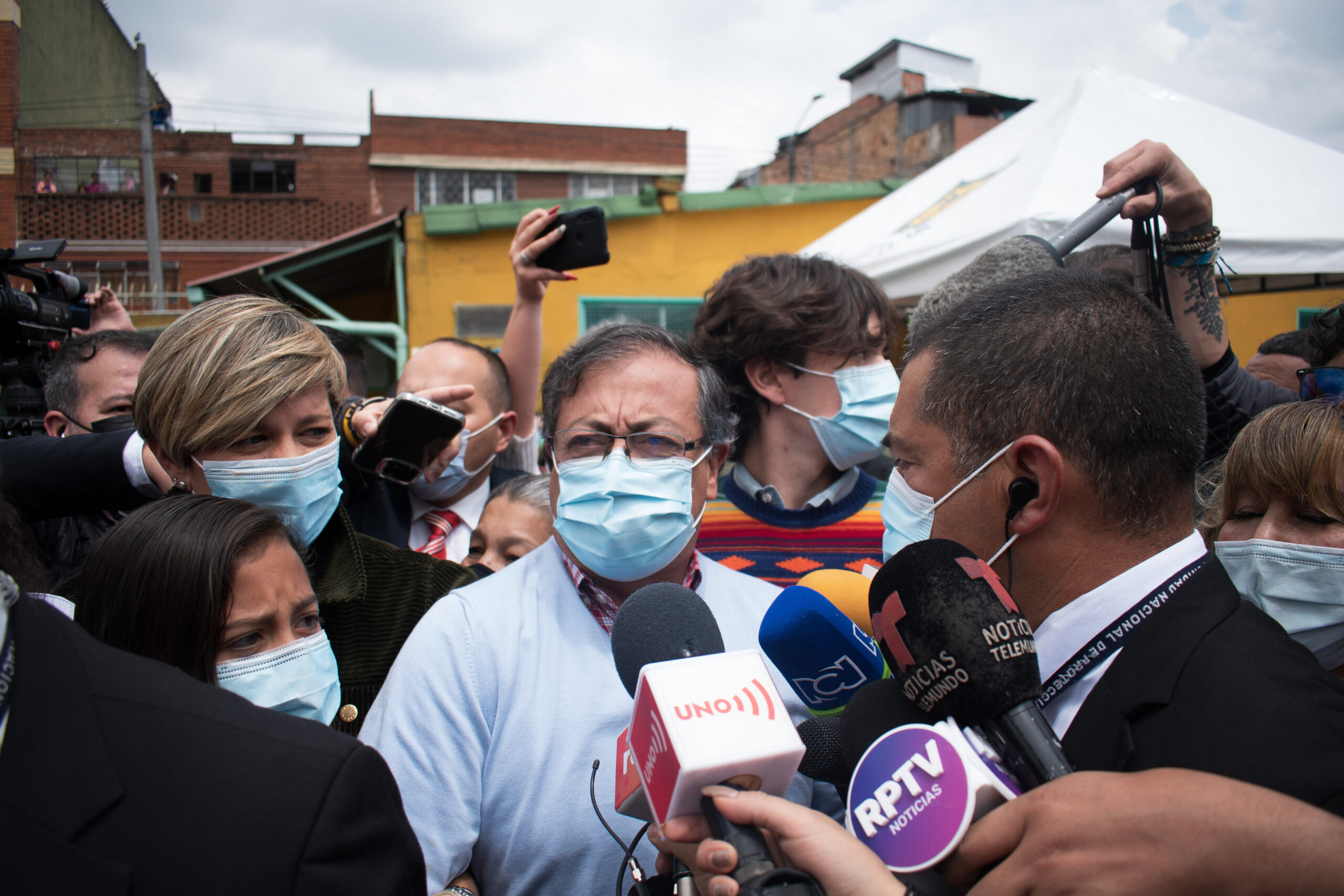 Petro, Gutiérrez y Fajardo lideran las consultas en las elecciones de Colombia