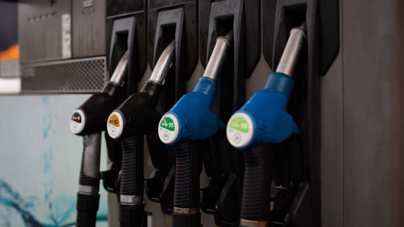 Las gasolineras cargan contra el Gobierno por el descuento: «Es un caos»