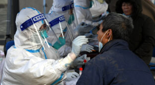 China informa de 3.507 positivos por covid, la ola más grave