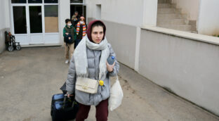 Ilusión y tristeza entre los refugiados que han llegado a Madrid