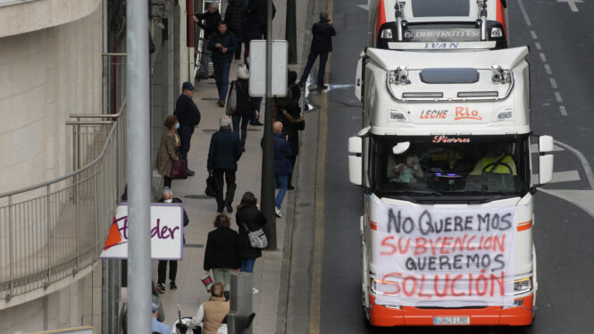 El paro indefinido de transportistas llega este martes a su noveno día