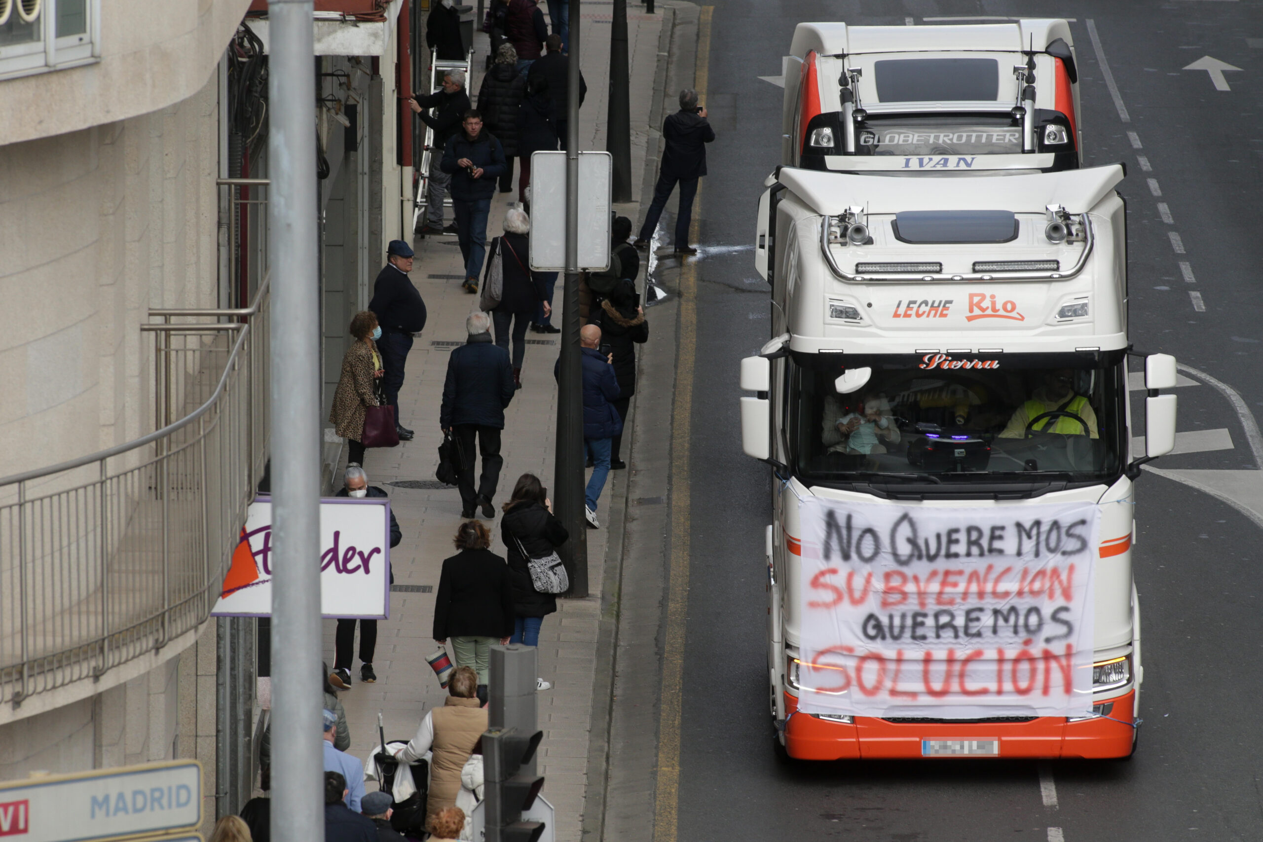El paro indefinido de transportistas llega este martes a su noveno día