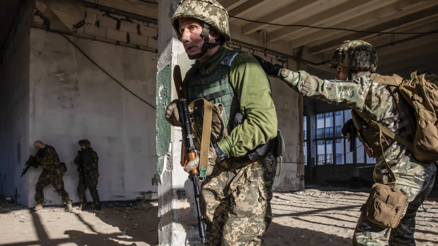 Rusia afirma ahora que limitará sus ataques al este de Ucrania para «liberar» el Donbás