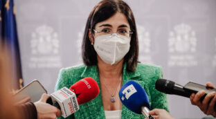 Darias, sobre el fin de las mascarillas: «Vamos a ir paso a paso»