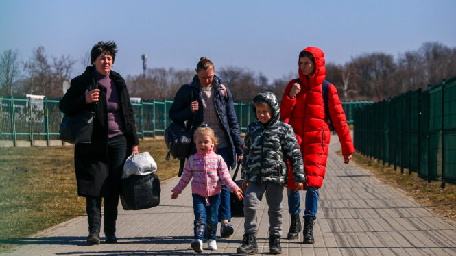 Más de 3,7 millones de refugiados han salido de Ucrania en el último mes