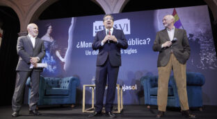 Comienza en Sevilla 'Monarquía o República' para lograr «una sociedad más tolerante»